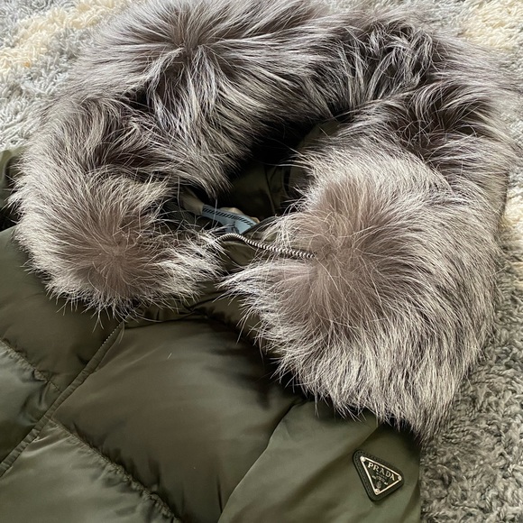 🦋Prada🦋 Puffer Coat with Fox Fur Collar - Picture 4 of 5
